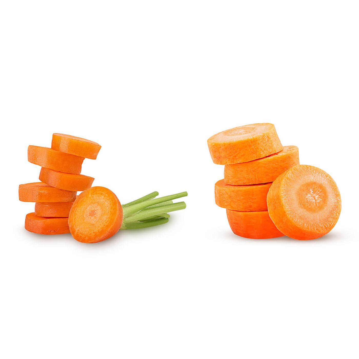Get Organic Bunched Nantes Carrots Delivered | Misfits Market