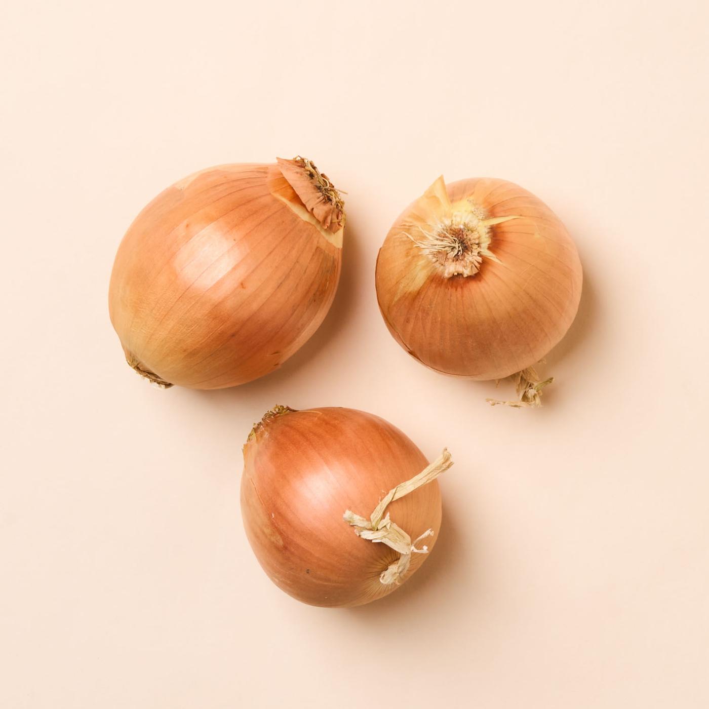 Get Organic Yellow Onions Delivered | Misfits Market