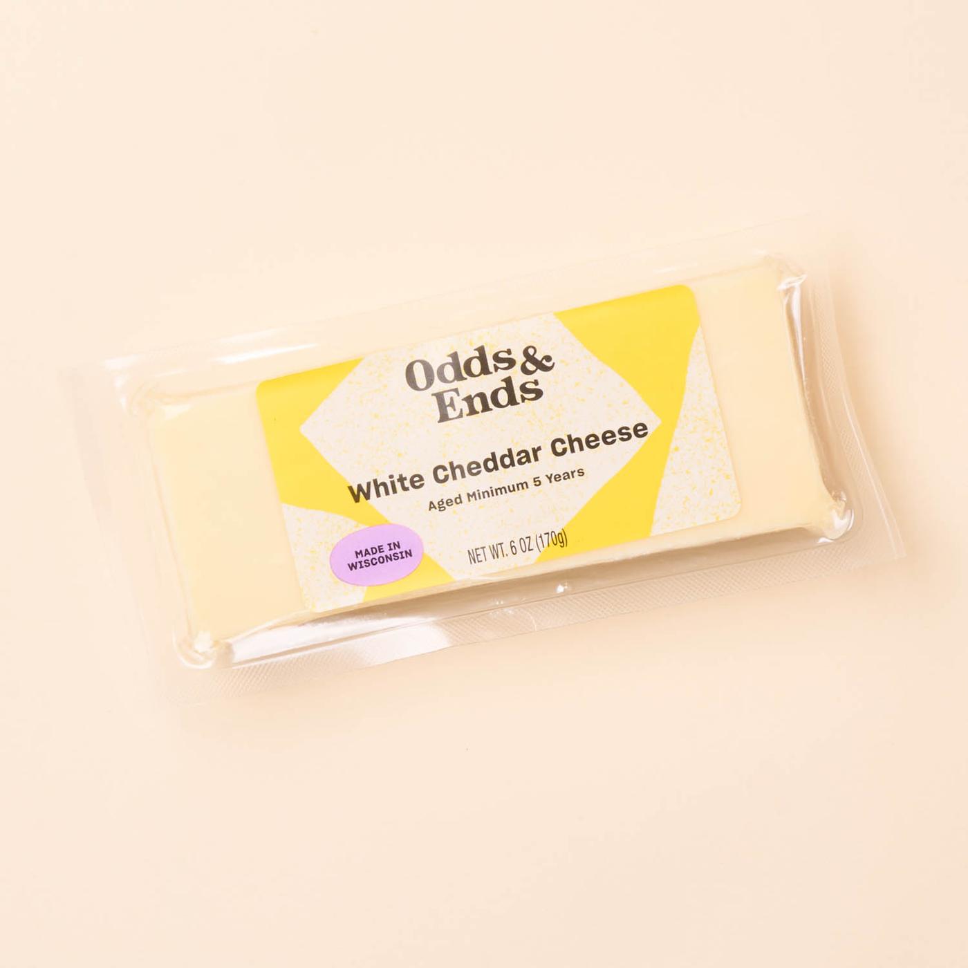 【入手困難】WHITE CHEESE Get Odds & Ends 5-Year Aged Cheddar Delivered | Misfits Market
